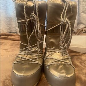 Moon Boot Metallic Gold Women's Winter Boots NWT